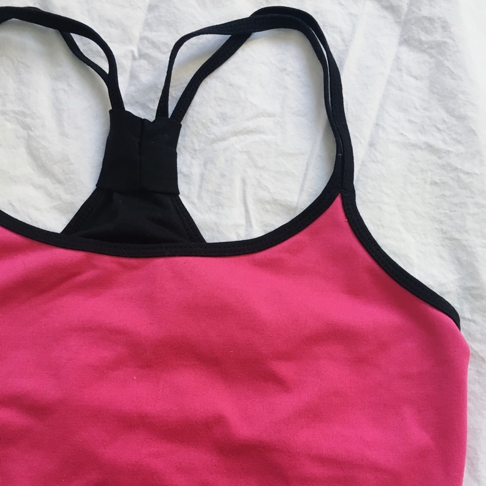 Workout top - Picture 2 of 3